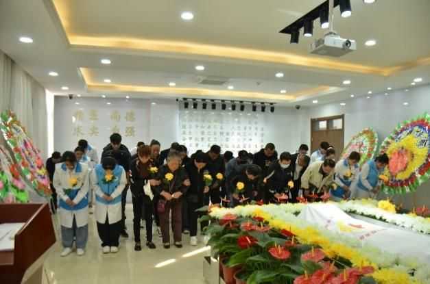 我校遗体接受站为沈振汉先生举行遗体告别仪式(图2)