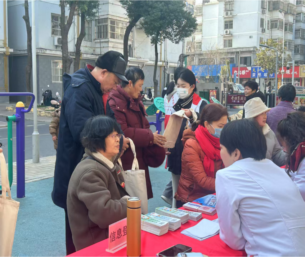 医心为民：皖南医学院志愿者义诊 助力肺结核防治(图1)