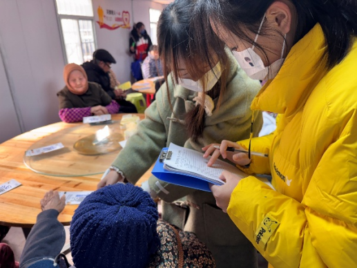 青春暖夕阳：皖南医学院学子为养老院送去防结核知识与健康关怀 (图3)