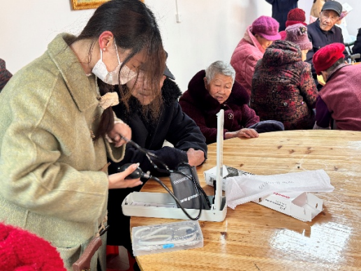 青春暖夕阳：皖南医学院学子为养老院送去防结核知识与健康关怀 (图1)