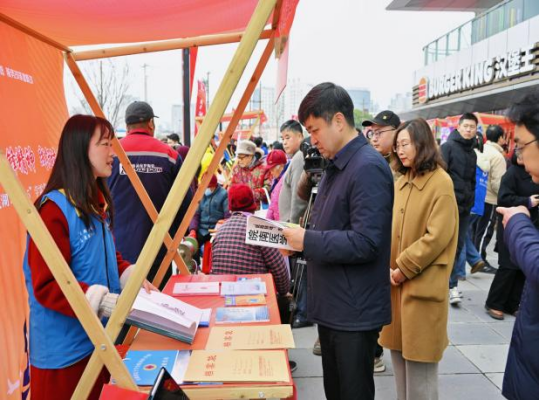 “医路铸魂”志愿服务队助力芜湖市“3·5”学雷锋纪念日主题活动(图2)