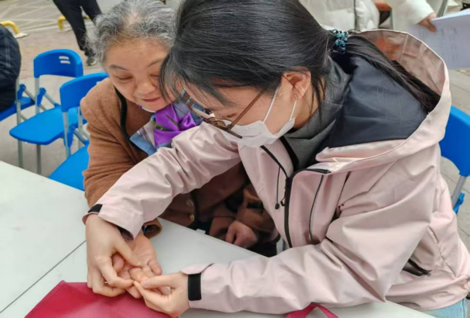 点亮健康之光，温暖邻里同行(图1)