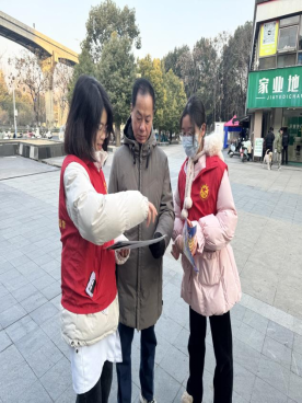 义诊进社区，健康暖人心——皖南医学院红十字协会公益活动惠及柏庄居民(图3)