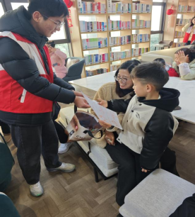 携手防结核,巧手筑健康——皖南医学院红十字协会走进社区开展健康科普活动(图3) 携手防结核,巧手筑健康——皖南医学院红十字协会走进社区开展健康科普活动(图3)