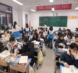 皖医学子返乡传知识，红会健康护航暖人心--皖南医学院红十字协会淮北分队走进濉溪二中(图3)