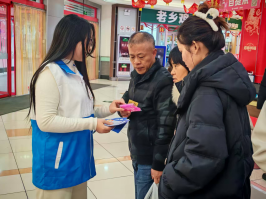青春筑防，结核远离 ——皖南医学院红十字协会池州志愿分队赴青阳县亿达广场开展防结核宣传(图1)