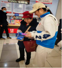 青春筑防，结核远离 ——皖南医学院红十字协会池州志愿分队赴青阳县亿达广场开展防结核宣传(图3)