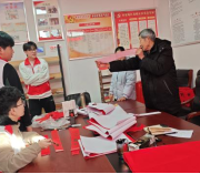 翰墨送福暖桑榆，红音传情护健康——皖南医学院学子赴龙泉街道龙眼社区开展敬老爱老志愿服务活动(图7)