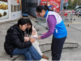 青春筑防，结核远离 ——皖南医学院红十字协会池州志愿分队赴青阳县亿达广场开展防结核宣传(图2)