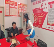 翰墨送福暖桑榆，红音传情护健康——皖南医学院学子赴龙泉街道龙眼社区开展敬老爱老志愿服务活动(图5)