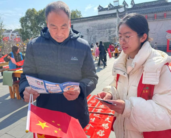 红韵贺春传铁军,志愿护航践初心——皖南医学院红十字协会志愿者开展红色传承与结核防控宣讲活动(图6) 红韵贺春传铁军,志愿护航践初心——皖南医学院红十字协会志愿者开展红色传承与结核防控宣讲活动(图6)