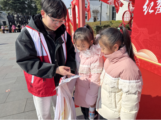 红韵贺春传铁军,志愿护航践初心——皖南医学院红十字协会志愿者开展红色传承与结核防控宣讲活动(图5) 红韵贺春传铁军,志愿护航践初心——皖南医学院红十字协会志愿者开展红色传承与结核防控宣讲活动(图5)