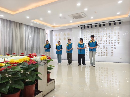 我校遗体捐献接受站为吴正福同志举行遗体告别仪式(图1) 我校遗体捐献接受站为吴正福同志举行遗体告别仪式(图1)